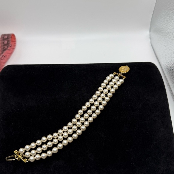 Vintage Jostens 3 Strand Pearl bracelet With Sterling Latch - Picture 1 of 4